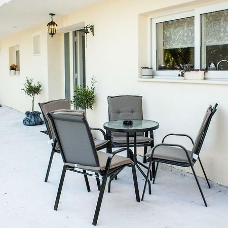 Apartment Verica In Duce - 20 Meters From The Beach Dugi Rat Exterior foto